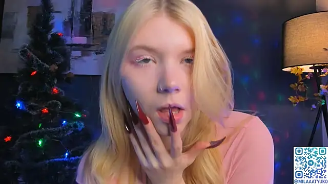 Snapshot of DaisyElmers chatting on December 2024 03:27:02 AM DaisyElmers online show from December 2024 03:27:02 AM