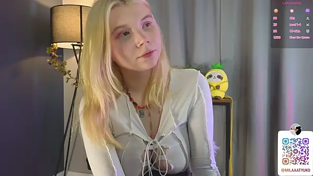 Snapshot of DaisyElmers chatting on February 2025 08:46:01 AM DaisyElmers online show from February 2025 08:46:01 AM