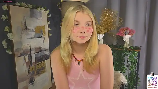 Snapshot of DaisyElmers chatting on February 2025 02:25:01 AM DaisyElmers online show from February 2025 02:25:01 AM