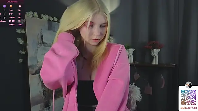 Snapshot of DaisyElmers chatting on February 2025 02:39:02 AM DaisyElmers online show from February 2025 02:39:02 AM