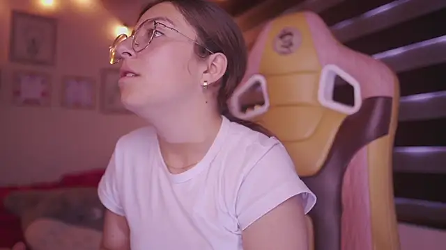 milly kenner online show from February 2025 07:05:02 PM