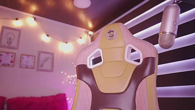 milly kenner online show from September 2025 06:42:01 PM