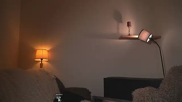 Snapshot of AudreyBarren chatting on October 2025 04:32:01 AM AudreyBarren online show from October 2025 04:32:01 AM