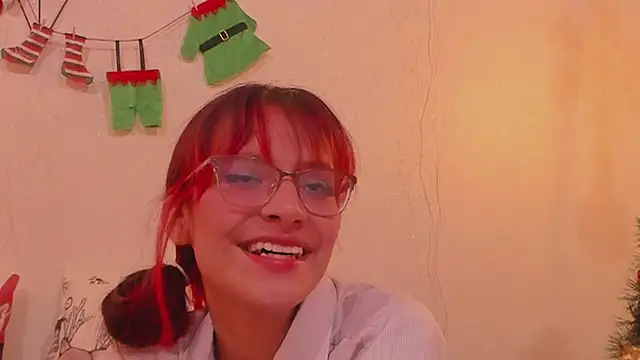 Snapshot of RedMeloddy chatting on December 2024 10:47:02 PM RedMeloddy online show from December 2024 10:47:02 PM