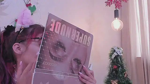 Snapshot of RedMeloddy chatting on December 2024 07:32:02 PM RedMeloddy online show from December 2024 07:32:02 PM