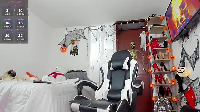 SophieBaker   online show from October 2025 11:57:02 PM