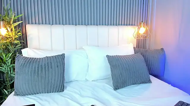 LinaGlam online show from November 2025 05:06:01 PM