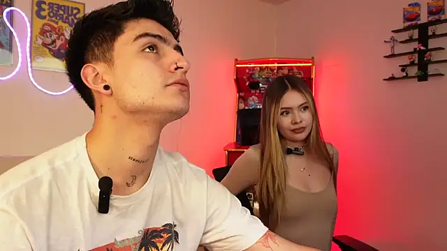 Snapshot of tommy_and_sophie chatting on April 2026 06:06:01 PM tommy and sophie online show from April 2026 06:06:01 PM