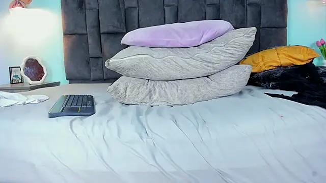 Snapshot of DulceAurora__ chatting on February 2025 05:42:02 AM DulceAurora online show from February 2025 05:42:02 AM