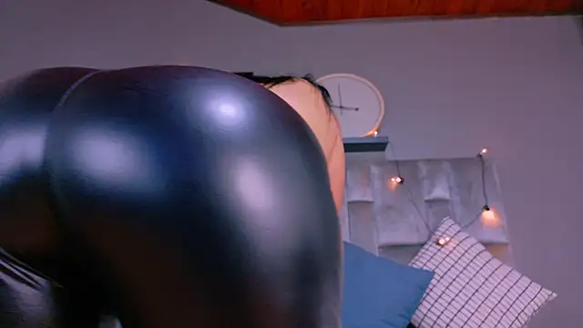 Snapshot of DulceAurora__ chatting on October 2025 10:49:02 AM DulceAurora online show from October 2025 10:49:02 AM