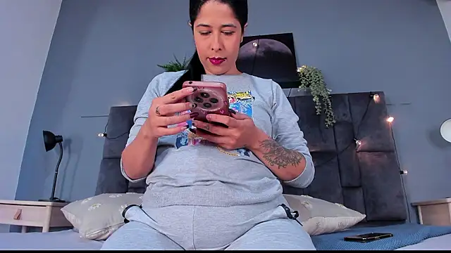 DulceAurora   online show from February 2026 02:52:01 AM