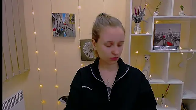  Nicole new online show from March 2025 12:44:02 PM