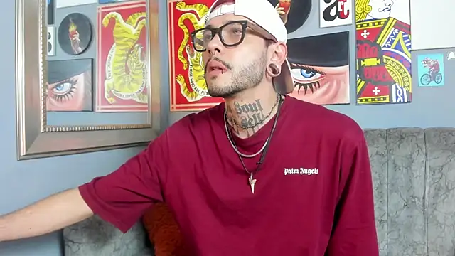 Snapshot of MurdockH chatting on October 2025 12:44:01 AM MurdockH online show from October 2025 12:44:01 AM