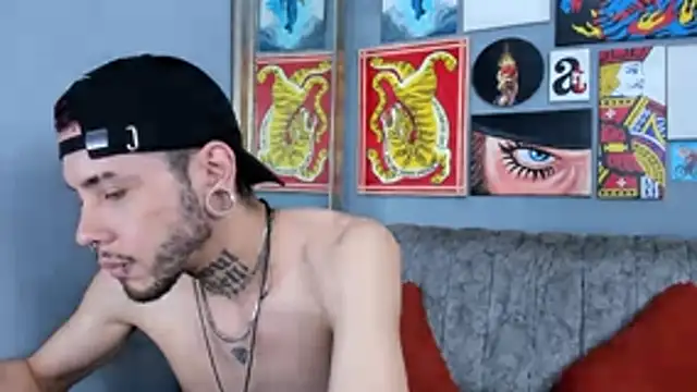 MurdockH online show from December 2025 09:00:01 PM