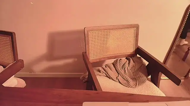 Nina24 online show from December 2025 08:14:01 PM