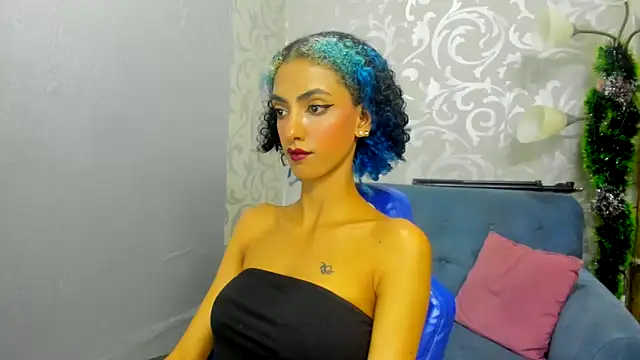 Snapshot of Queen_Cuarxxo chatting on January 2025 03:02:02 AM Queen Cuarxxo online show from January 2025 03:02:02 AM