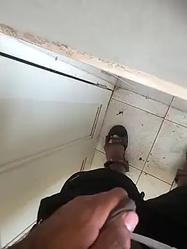 yourboy2000   online show from September 2025 10:31:01 AM