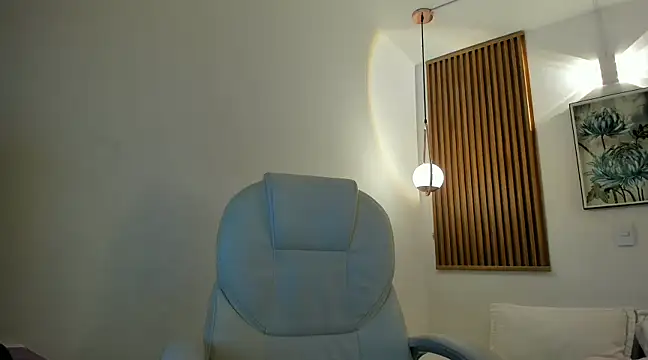 smallgiant27 online show from December 2024 11:13:01 AM