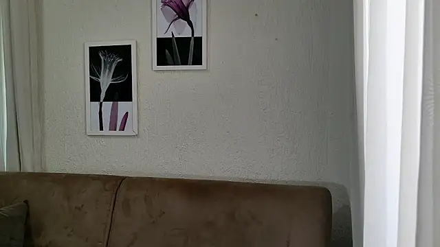 Snapshot of Blue_butterfly chatting on March 2025 02:00:01 PM Blue butterfly online show from March 2025 02:00:01 PM