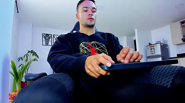 Snapshot of alexander_collin02 chatting on February 2025 01:00:02 PM alexander collin02 online show from February 2025 01:00:02 PM