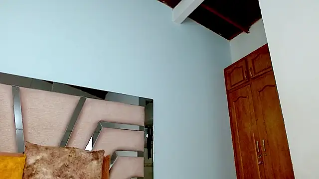 cintia hills online show from January 2025 04:54:02 AM