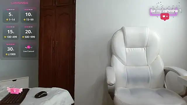 cintia hills online show from March 2025 04:17:02 AM