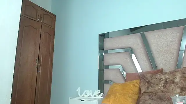 cintia hills online show from March 2025 10:50:01 AM