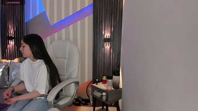 Snapshot of emily_layton chatting on February 2025 03:39:01 PM emily layton online show from February 2025 03:39:01 PM