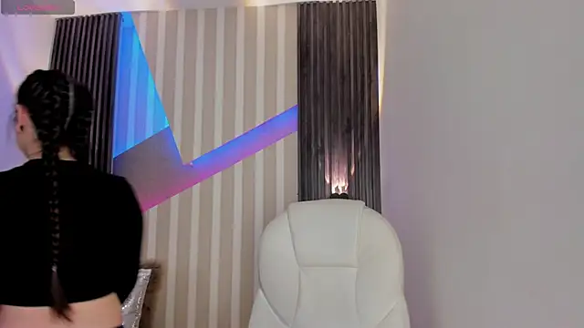 Snapshot of emily_layton chatting on February 2025 05:30:01 PM emily layton online show from February 2025 05:30:01 PM