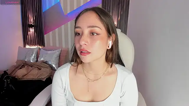 Snapshot of emily_layton chatting on February 2025 02:37:01 PM emily layton online show from February 2025 02:37:01 PM