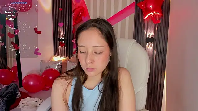 Snapshot of emily_layton chatting on February 2025 02:38:01 PM emily layton online show from February 2025 02:38:01 PM