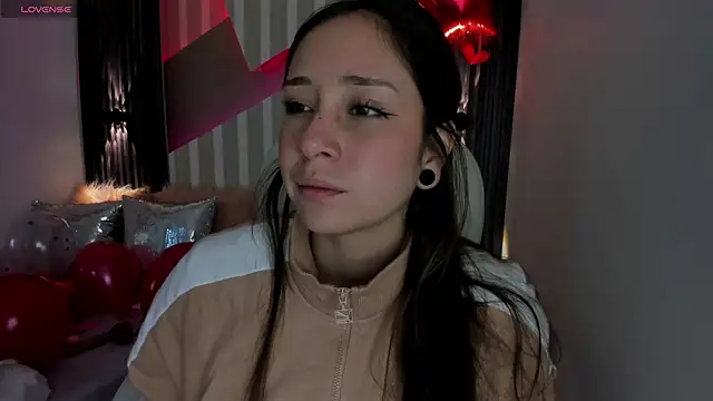 Snapshot of emily_layton chatting on February 2025 02:22:02 PM emily layton online show from February 2025 02:22:02 PM