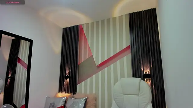 Snapshot of emily_layton chatting on February 2025 02:32:01 PM emily layton online show from February 2025 02:32:01 PM