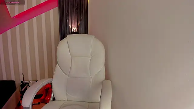 Snapshot of emily_layton chatting on March 2025 03:20:01 PM emily layton online show from March 2025 03:20:01 PM