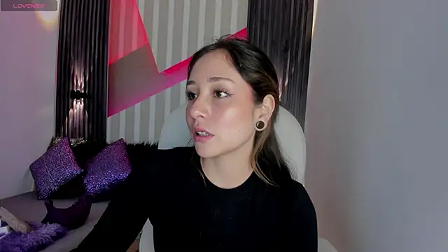 Snapshot of emily_layton chatting on March 2025 02:21:02 PM emily layton online show from March 2025 02:21:02 PM