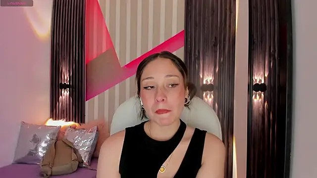 Snapshot of emily_layton chatting on March 2025 02:01:02 PM emily layton online show from March 2025 02:01:02 PM