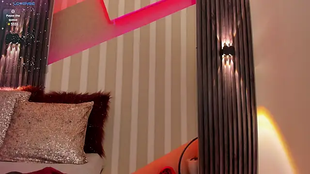 Snapshot of emily_layton chatting on March 2025 04:04:01 PM emily layton online show from March 2025 04:04:01 PM