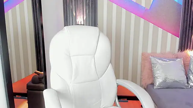 Snapshot of emily_layton chatting on September 2025 02:38:01 PM emily layton online show from September 2025 02:38:01 PM