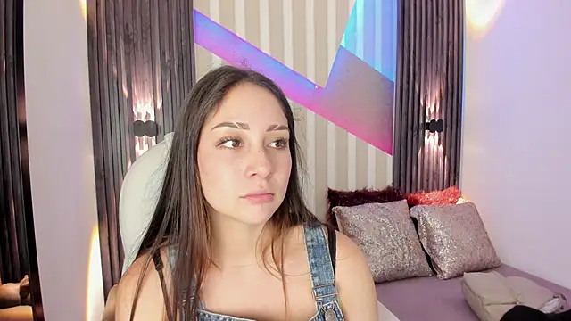 Snapshot of emily_layton chatting on September 2025 02:40:01 PM emily layton online show from September 2025 02:40:01 PM