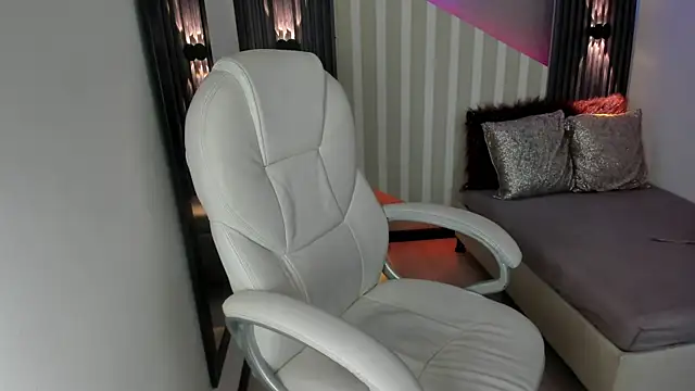 Snapshot of emily_layton chatting on September 2025 03:35:02 PM emily layton online show from September 2025 03:35:02 PM