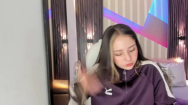 Snapshot of emily_layton chatting on October 2025 02:36:01 PM emily layton online show from October 2025 02:36:01 PM