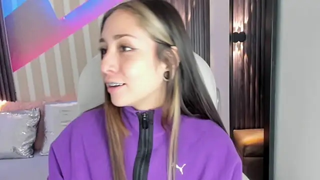 Snapshot of emily_layton chatting on October 2025 02:40:02 PM emily layton online show from October 2025 02:40:02 PM