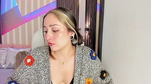 Snapshot of emily_layton chatting on October 2025 02:41:01 PM emily layton online show from October 2025 02:41:01 PM