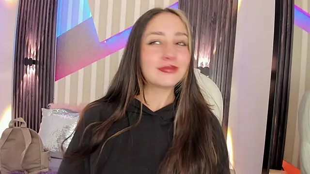 Snapshot of emily_layton chatting on October 2025 02:32:02 PM emily layton online show from October 2025 02:32:02 PM