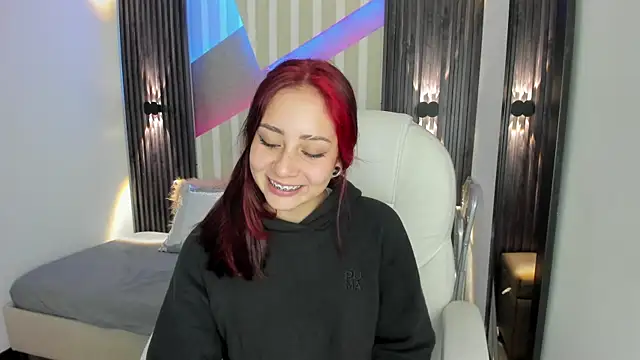 Snapshot of emily_layton chatting on October 2025 01:56:02 PM emily layton online show from October 2025 01:56:02 PM