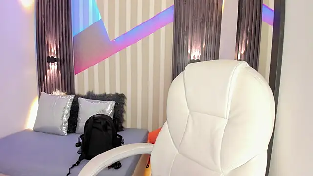 Snapshot of emily_layton chatting on November 2025 03:22:02 PM emily layton online show from November 2025 03:22:02 PM