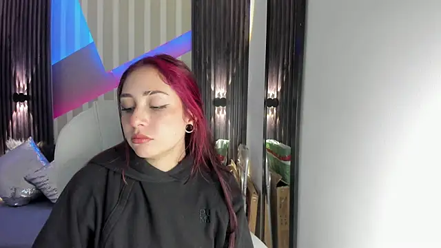 Snapshot of emily_layton chatting on November 2025 04:34:02 PM emily layton online show from November 2025 04:34:02 PM