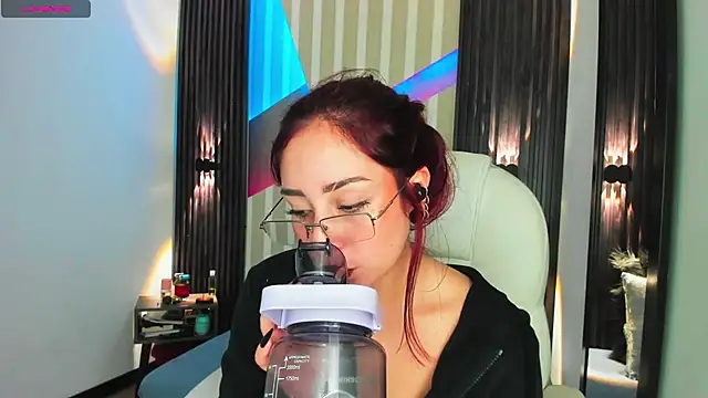 Snapshot of emily_layton chatting on December 2025 02:45:02 PM emily layton online show from December 2025 02:45:02 PM