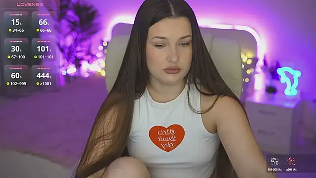 Snapshot of OneLaya chatting on September 2025 06:57:02 AM OneLaya online show from September 2025 06:57:02 AM