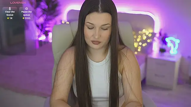 Snapshot of OneLaya chatting on September 2025 01:54:02 PM OneLaya online show from September 2025 01:54:02 PM